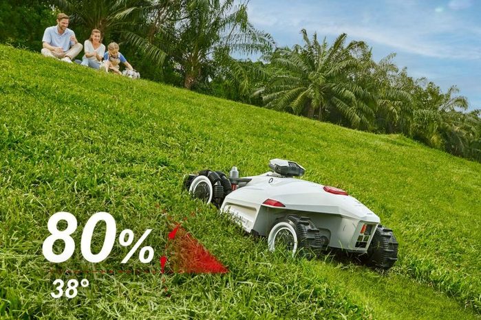 Robotická sekačka LUBA 2 AWD do svahu až 80 %