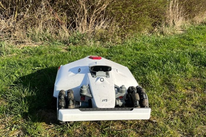 Robotická sekačka LUBA 2 AWD