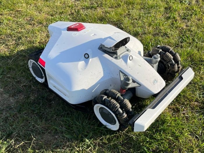 Robotická sekačka LUBA 2 AWD