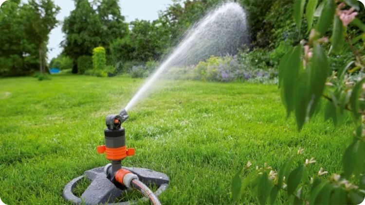 Rotační zavlažovač Gardena pro zavlažování zahrady