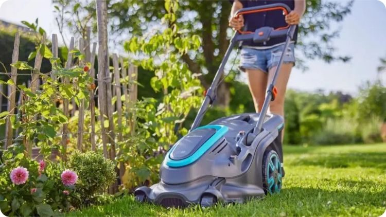 Akumulátorová sekačka na trávu Gardena