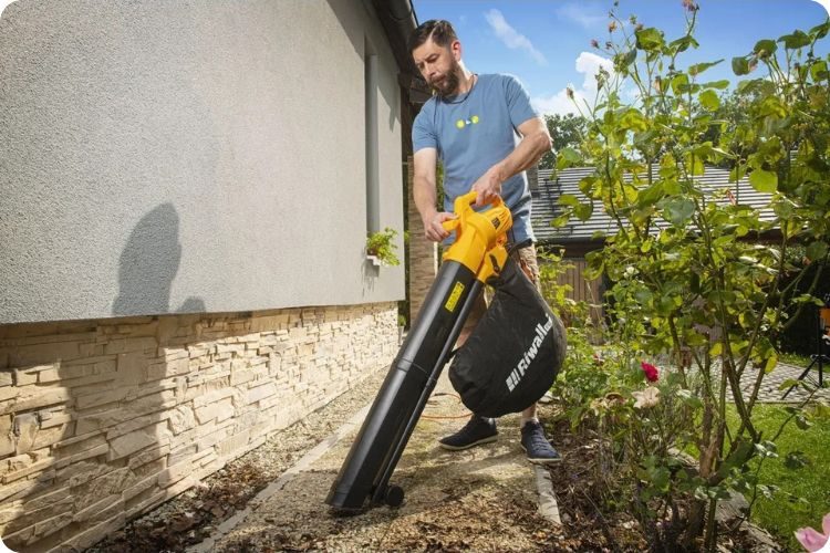 Riwall PRO REBV 3200 – silný fukar/vysavač listí pro úklid v dosahu zásuvky