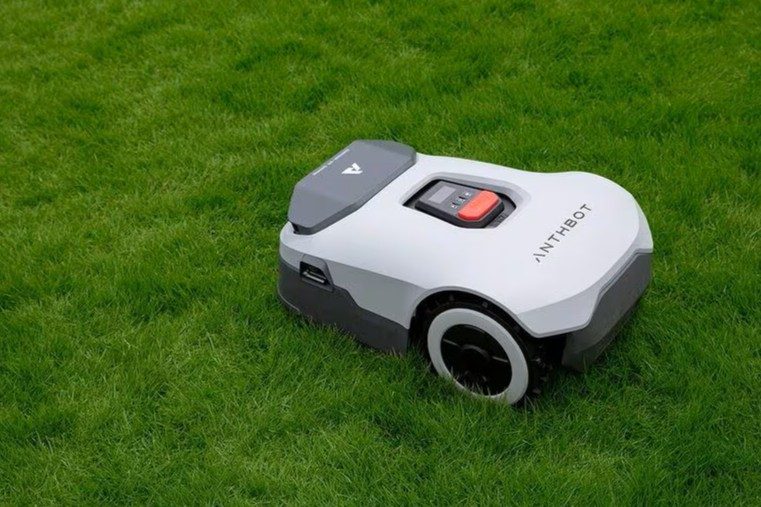 robotická sekačka ANTHBOT Genie
