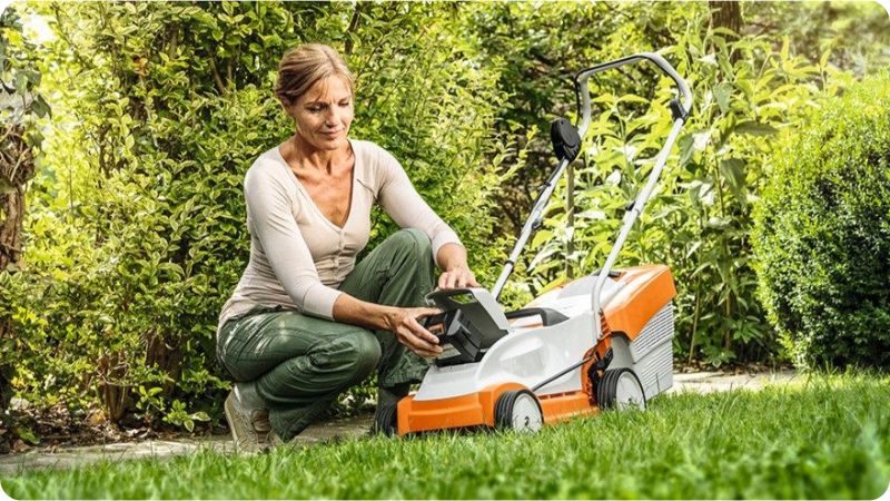STIHL RMA 235 – lehká aku sekačka pro menší zahrady