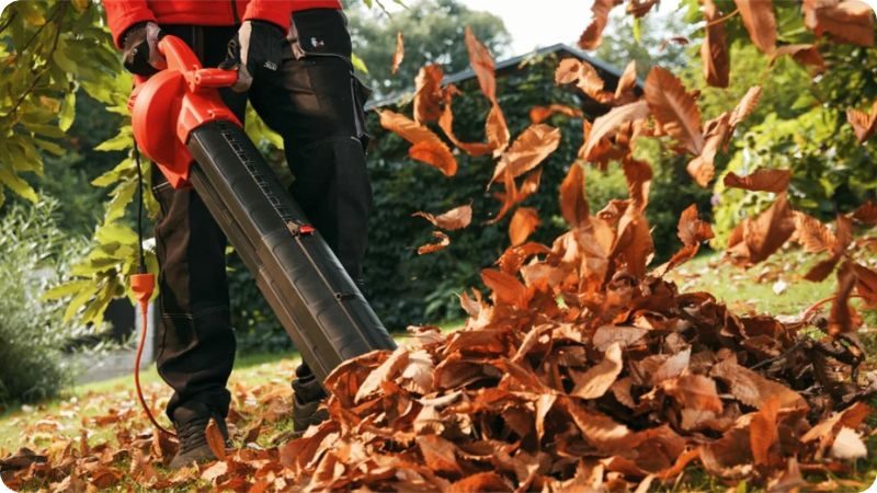 Kombinovaný vysavač a fukar na listí