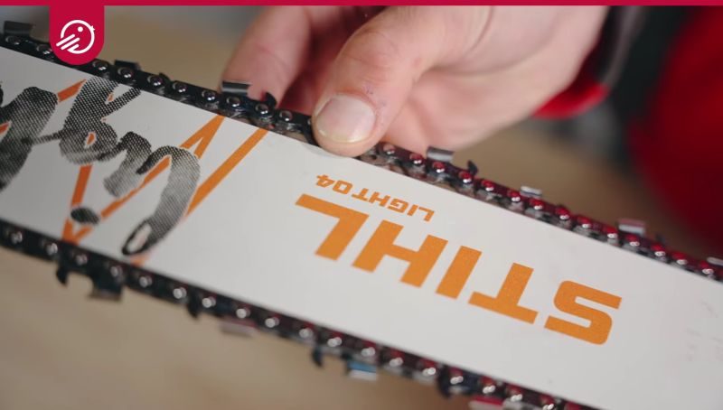 kontrola napnutí řetězu na motorové pile