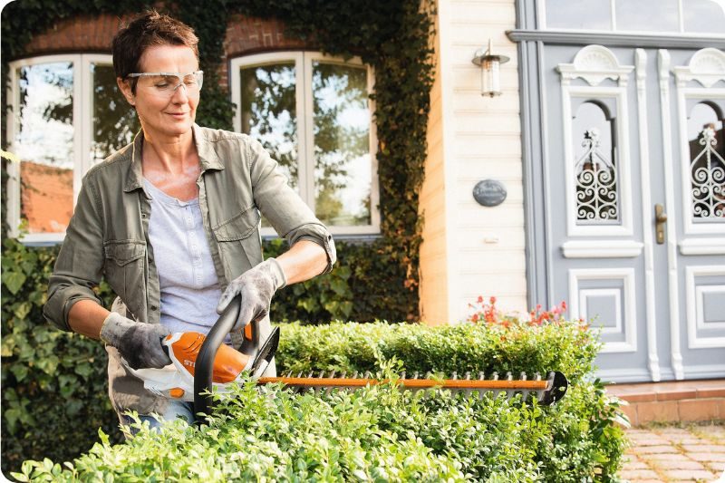 akumulátorové nůžky na živý plot