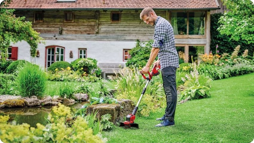 Akumulátorová strunová sekačka na trávu