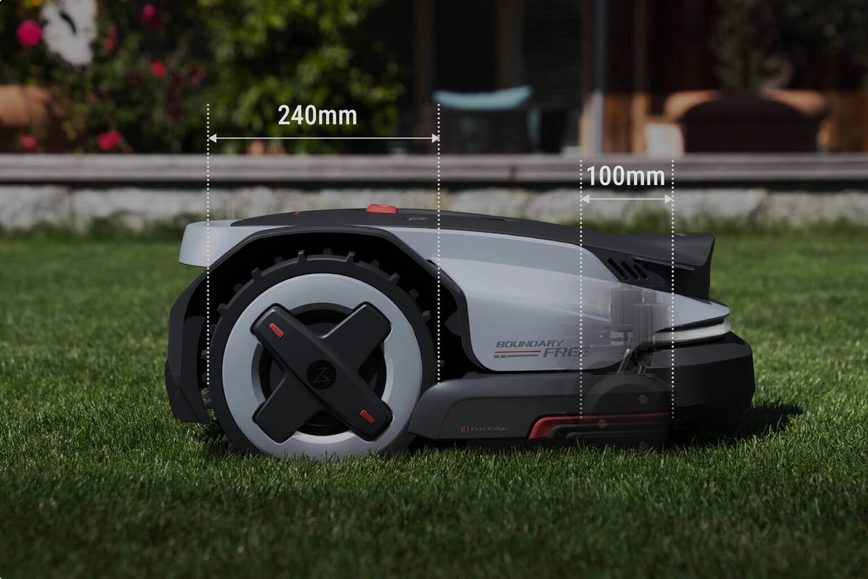Roborock RockMow S108 - velká gumová kola
