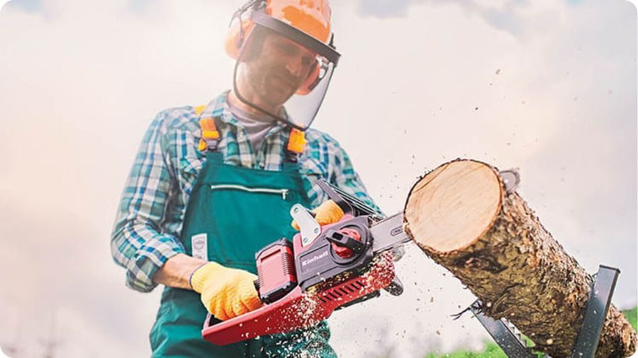 Řetězová pila Einhell - příprava palivového dřeva