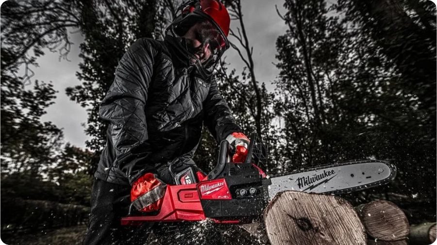 Aku řetězová pila Milwaukee