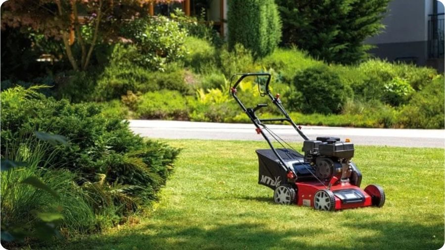 Benzínový vertikutátor - provzdušnění trávníku