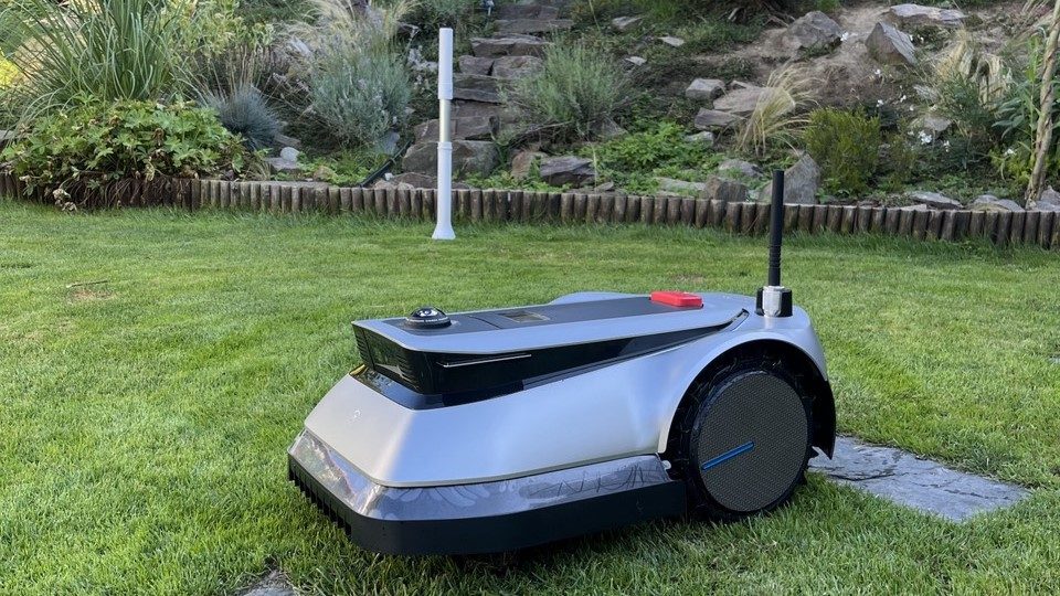 Robotická kosačka ECOVACS GOAT G1-2000 SILVER