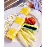 Vaječná omeleta zase jinak aneb jak si pohrát s vajíčkama 😁 Zebra omeleta.<br>
Budeme potřebovat: 3 vejce, olej nebo máslo.<br>Případně třeba smetanový sýr a šunku na naplnění. <em></em><em></em><em></em><em></em><em></em><em></em><em></em><em></em><em></em><em></em><em></em><em></em><em></em><em></em><em></em><em></em><em></em><em></em><em></em><em></em><em></em><em></em><em></em><em></em><em></em><em></em><em></em><br>Vejce rozklepneme a oddělíme zvlášť bílky a zvlášť žloutky. Žloutky přelijeme do malé láhve s tenkým hrdlem – kdo nemá tak do 0,3 nebo 0,5l pet láhve, do víčka od láhve uděláme dírku (já vrtačkou 😊) láhev uzavřeme a promícháme.<br><br>Na pánvičkou s kapkou oleje vytvoříme ze žloutků 3 pásy, poté láhev vymyjeme a hned do ní přelijeme rozmíchané bílky a vyplníme s nimi místa mezi žloutkovými pásy. Omeletu necháme chvilku propéct. Není třeba jí obracet a hned můžeme podávat, případně naplnit a srolovat. —————————————————————
▶️ Děkuji všem za označování na fotkách Vašeho výtvoru. Dobrou chuť ❤️
<em></em><em></em><em></em><em></em><em></em><em></em><em></em><em></em><em></em><em></em><em></em><em></em><em></em><em></em><em></em><em></em><em></em><em></em><em></em><em></em><em></em><em></em><em></em><em></em><em></em>
#lowcarbrecepies #lowcarb #lowcarbdiet #zdravastrava #zdravyzivotnistyl #zdravejidlo #bezlepku #glutenfree #zdravyobed #recepty #fitrecepty #inspiration #czechrepublic #hubnuti #sugarfree #bezlepku #jidlo #foodporn #foodblogger #toprecepty #opravdovejidlo #keto #ketodiet #ketobreakfast #ketodinner #zdraverecepty #bezlepkoverecepty #bezlepkovepeceni #bezcukru #bezchemie