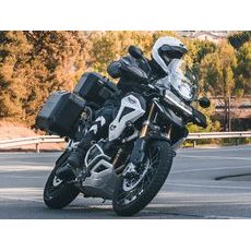 KOMPLETNÁ SADA SEDLOVÝCH BRAŠNÍ SHAD TERRA TR40 ADVENTURE A HLINÍKOVÉHO KUFRA SHAD TERRA BLACK 55L, VRÁTANE MONTÁŽNEJ SADY SHAD BMW F 650 GS / F 700 GS/ F 800 GS (2008 - 2018)