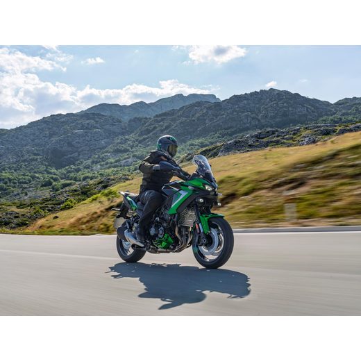 KAWASAKI VERSYS 900 METALLIC SPARK BLACK 2027