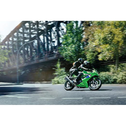 KAWASAKI NINJA 125 METALLIC GRAPHITE GRAY / METALLIC SPARK BLACK 2027