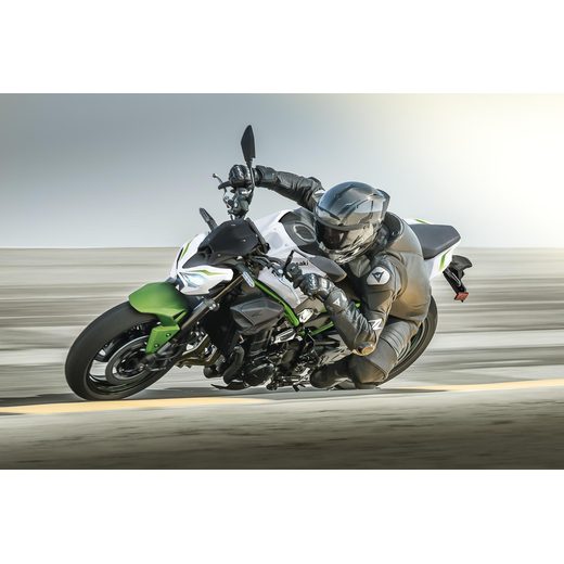 KAWASAKI Z900 EBONY / METALLIC CARBON GRAY 2027