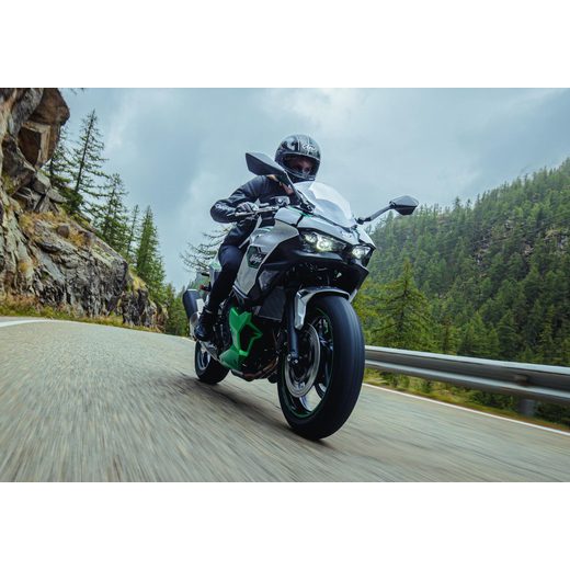 NOVÁ KAWASAKI NINJA 7 HYBRID METALLIC BRIGHT SILVER / METALLIC MATTE LIME GREEN / EBONY 2024