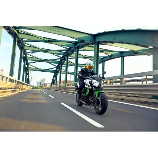 KAWASAKI Z650 S CANDY PERSIMMON RED / METALLIC CARBON GRAY 2027