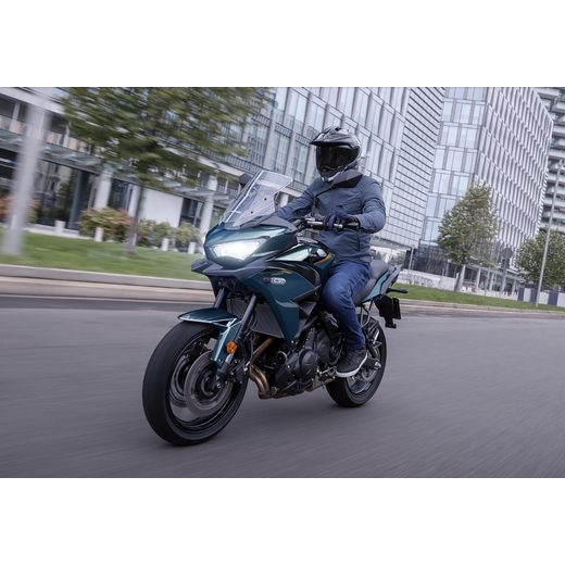 KAWASAKI VERSYS 650 METALLIC DEEP BLUE / METALLIC SPARK BLACK (BU1) 2026