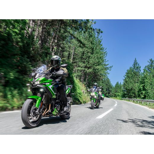 KAWASAKI VERSYS 900 SE PLASMA LIME GREEN / METALLIC SPARK BLACK 2027