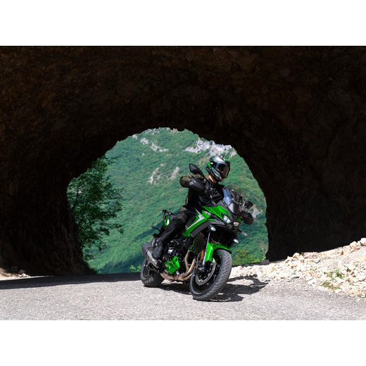 KAWASAKI VERSYS 900 SE PLASMA LIME GREEN / METALLIC SPARK BLACK 2027