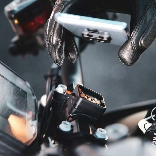 DRŽIAK NA SMARTFÓN/GPS/KAMERU OXFORD NA SŤAHOVACIE PÁSIKY