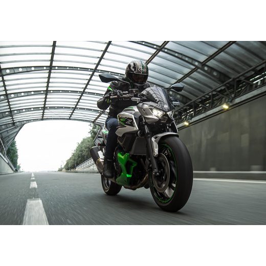 NOVÁ KAWASAKI Z7 HYBRID METALLIC BRIGHT SILVER / METALLIC MATTE LIME GREEN / EBONY 2024