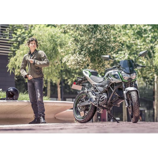 NOVÁ KAWASAKI Z E-1 METALLIC BRIGHT SILVER / METALLIC MATTE LIME GREEN 2024