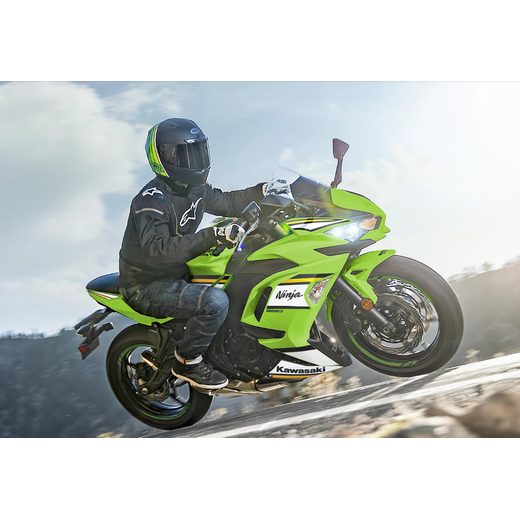 KAWASAKI NINJA 650 LIME GREEN / EBONY / PEARL BLIZZARD WHITE 2025
