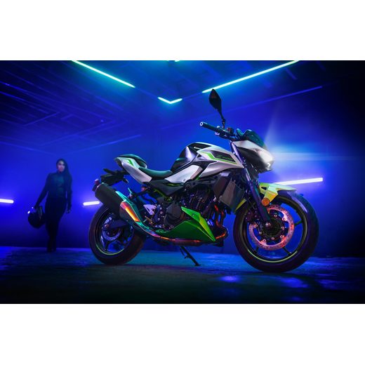 KAWASAKI Z500 SE PEARL BLIZZARD WHITE / CANDY LIME GREEN 2027