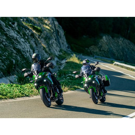 KAWASAKI VERSYS 900 METALLIC SPARK BLACK 2027