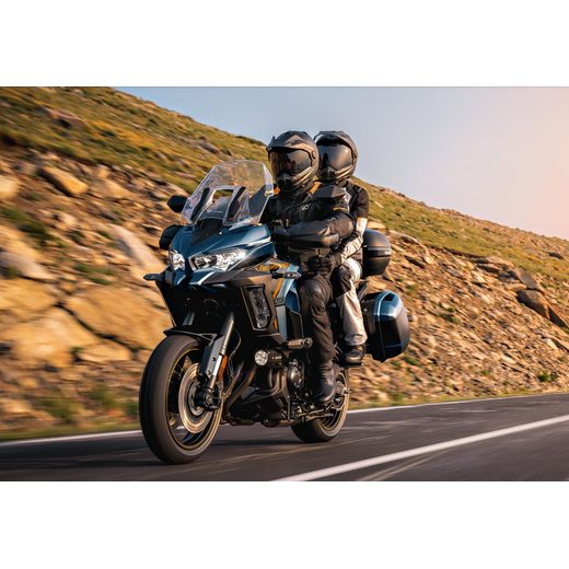 KAWASAKI VERSYS 1100 SE METALLIC DEEP BLUE / METALLIC SPARK BLACK (BU1) 2026 - GRAND TOURER VÝBAVA