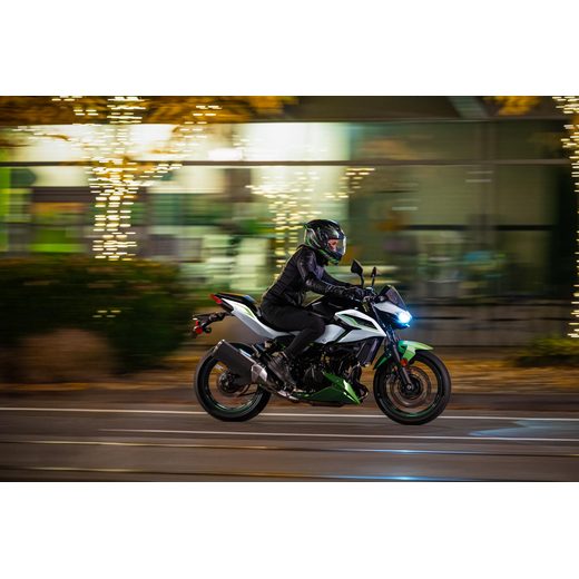 KAWASAKI Z500 SE CANDY PERSIMMON RED / METALLIC CARBON GRAY 2027