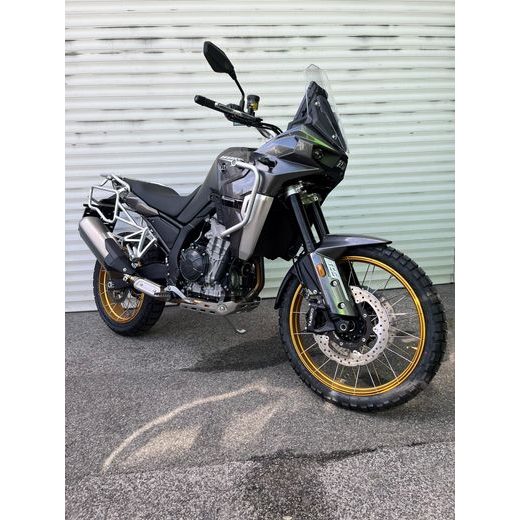 KOVE 800X ŠEDÁ 2025