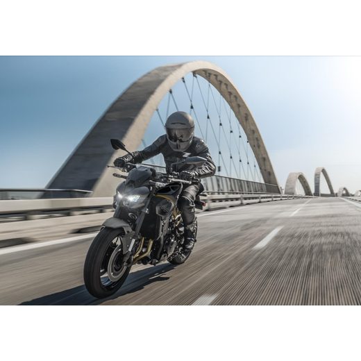 KAWASAKI Z900 METALLIC MATTE GRAPHENESTEEL GRAY / METALLIC FLAT SPARK BLACK (GY1) 2026