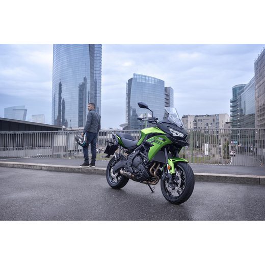 KAWASAKI VERSYS 650 CANDY LIME GREEN / METALLIC SPARK BLACK 2027