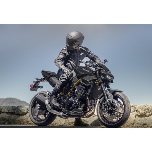 KAWASAKI Z900 METALLIC MATTE GRAPHENESTEEL GRAY / METALLIC FLAT SPARK BLACK (GY1) 2026