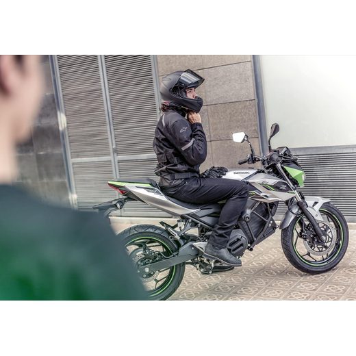 NOVÁ KAWASAKI Z E-1 METALLIC BRIGHT SILVER / METALLIC MATTE LIME GREEN 2024