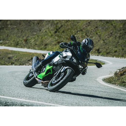 NOVÁ KAWASAKI NINJA 7 HYBRID METALLIC BRIGHT SILVER / METALLIC MATTE LIME GREEN / EBONY 2024