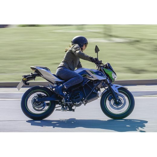 NOVÁ KAWASAKI Z E-1 METALLIC BRIGHT SILVER / METALLIC MATTE LIME GREEN 2024