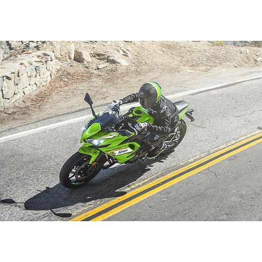 KAWASAKI NINJA 650 LIME GREEN / EBONY / PEARL BLIZZARD WHITE 2025