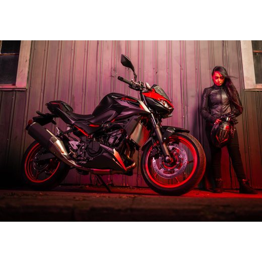 KAWASAKI Z500 SE CANDY PERSIMMON RED / METALLIC FLAT SPARK BLACK / METALLIC MATTE GRAPHENESTEEL GRAY 2025