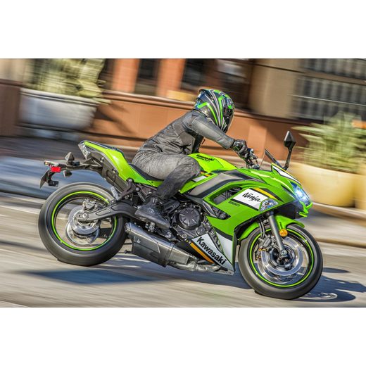 KAWASAKI NINJA 650 LIME GREEN / EBONY / PEARL BLIZZARD WHITE 2025