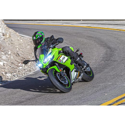 KAWASAKI NINJA 650 LIME GREEN / EBONY / PEARL BLIZZARD WHITE 2025