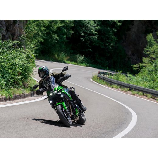 KAWASAKI VERSYS 900 SE PLASMA LIME GREEN / METALLIC SPARK BLACK 2027