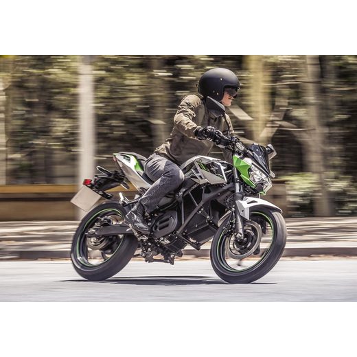 NOVÁ KAWASAKI Z E-1 METALLIC BRIGHT SILVER / METALLIC MATTE LIME GREEN 2024