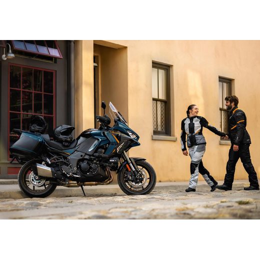 KAWASAKI VERSYS 1100 SE EMERALD BLAZED GREEN 2026 - GRAND TOURER + RÁMY GIVI