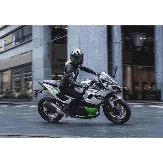 NOVÁ KAWASAKI NINJA 7 HYBRID METALLIC BRIGHT SILVER / METALLIC MATTE LIME GREEN / EBONY 2024